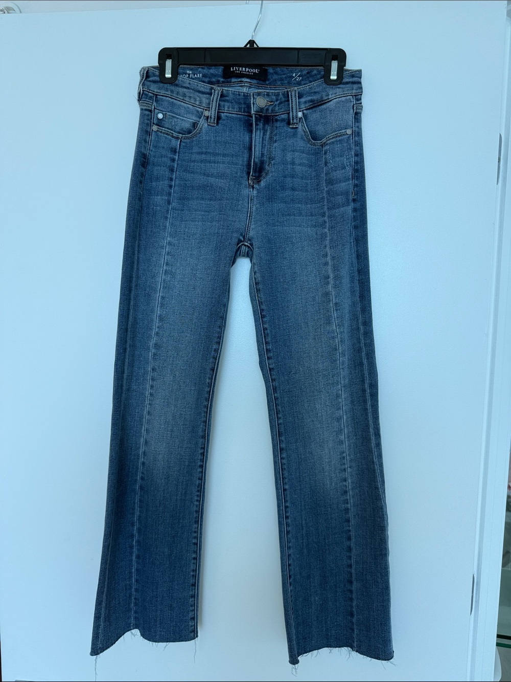 Liverpool Los Angeles Low Rise Crop Flare Jeans in Size 27